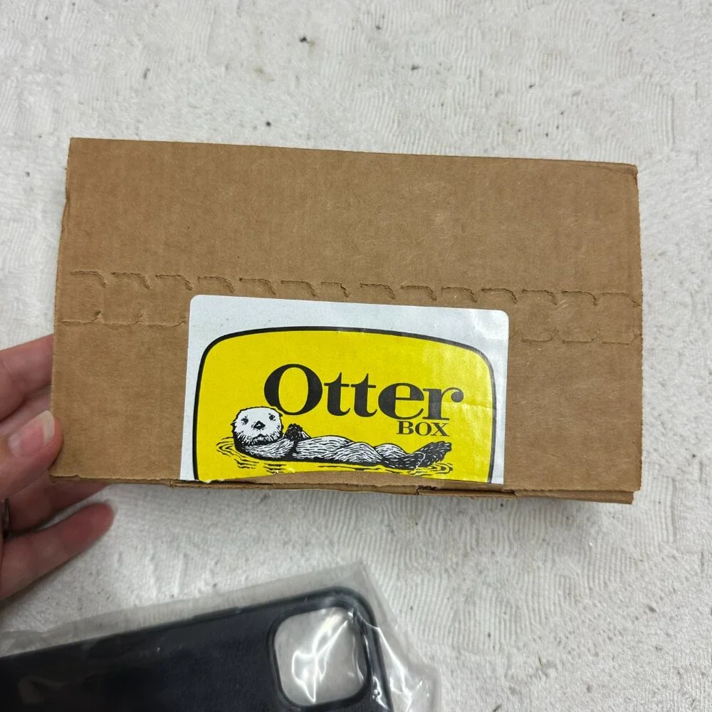 iPhone 13 Otterbox Case 77-85616 Certified Refurbished